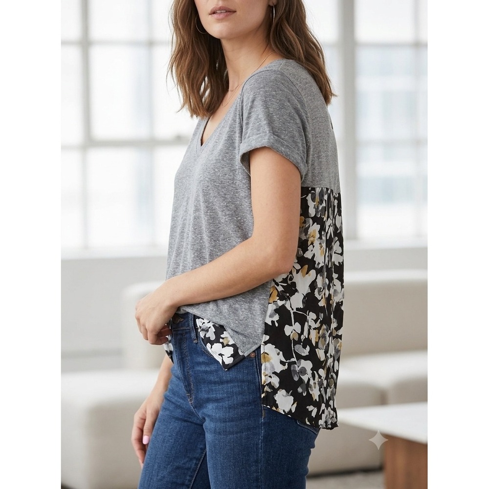 T.La Anthropologie Grey V-Neck Mixed‎ Media Floral Button Back T-Shirt XS
